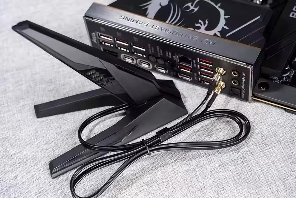 Originele MSI Wi-Fi 7-antenne  - Z890 Wi-Fi 7 Motherboard recensie en prijs